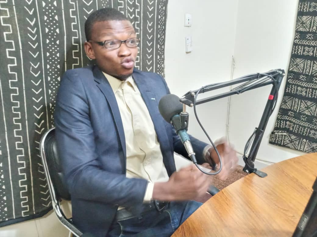 JeuneKonate's tweet photo. #VOA débat politique de #Kassim_TRAORE Radio cledu.
Merci pour l'invitation Tonton Kassim.
#JEUNE_LEADER https://t.co/Arj9Jx3kNz
