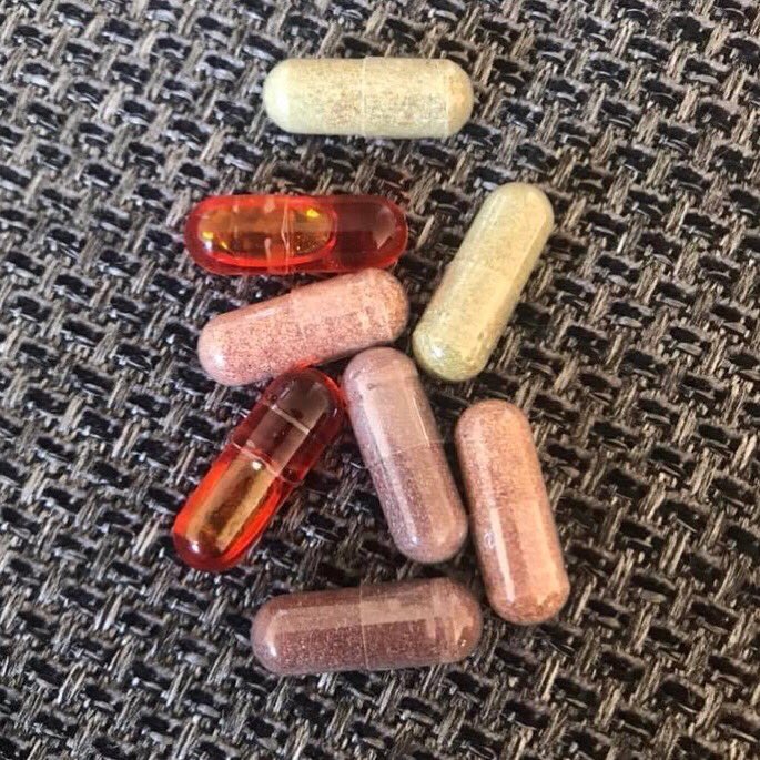 𝓜𝓪𝓴𝓲𝓷𝓰 𝓶𝓮 𝓯𝓮𝓮𝓵 𝓼𝓸 𝓰𝓸𝓸𝓭😍🙏🏻 
you might wonder why we take these everyday. The truth is you never get enough fruit, veg &amp; omegas in your diet 🙌🏻 
Improving my skin, hair, nails, fasting up my metabolism, improving circulation &amp; energy levels.🔥💜