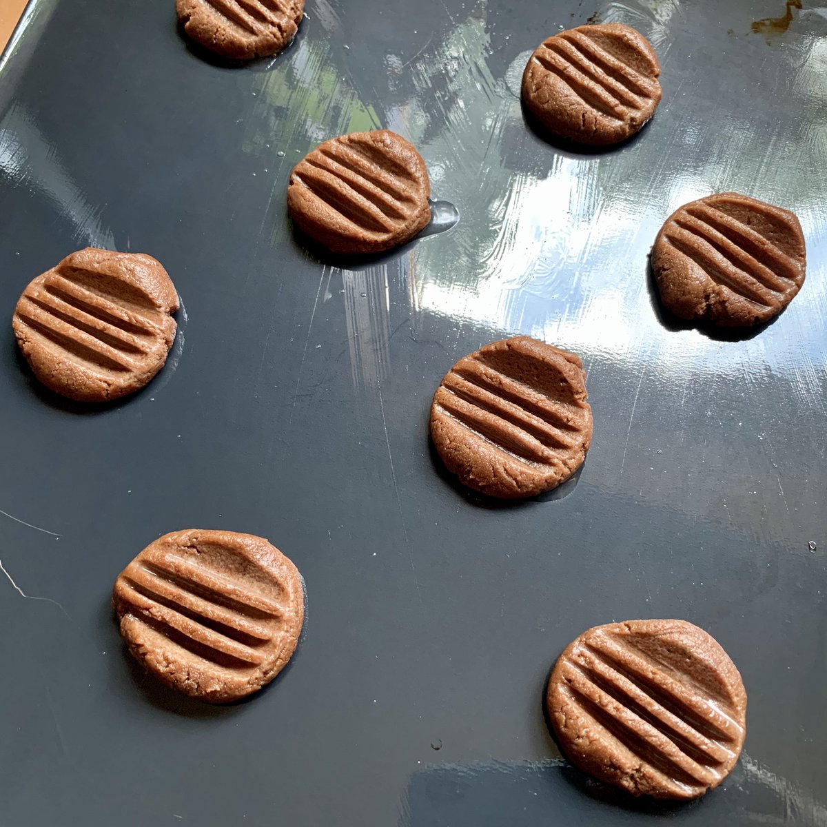 nikkilewisphoto's tweet photo. Chocolate Fork Biscuits - so quick & easy to throw together
#chocolateforkbiscuits #forkbiscuits #maryberry #maryberryrecipe #recipe #baking #bakefromscratch #isolationbaking #nikkilewisphotography #nikkilewisphotos #hertfordshire #herts #hertslife #happybaking #biscuits #summer https://t.co/MvI6QjWiWJ