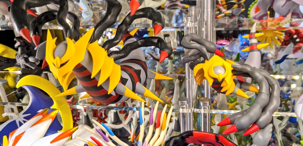 たかさおじさん 1 40scale統一を謳っていた立体ポケモン図鑑も ガチャポン商品故に カプセルに入り切らない伝説のポケモンは縮められて1 50scale 右 だったんですよね 代替できるサイズの既製品も出てないので 自作で念願の同一スケール補完