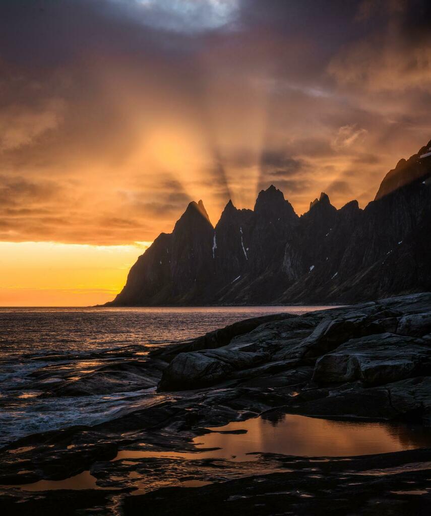 Loving_Earth__'s tweet photo. Taken at 2AM in Senja, Norway. [OC] [1252x1500] @globetrottingtimo https://t.co/nnkCRxT4ld