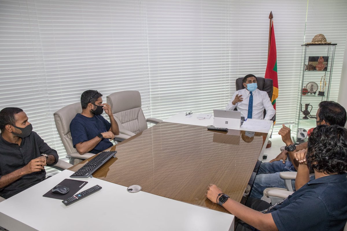 Minister <a href="/AhmedMahloof/">Ahmed Mahloof</a> held a meeting with <a href="/SBAMALDIVES/">Skateboarding Association of Maldives</a> and discussed on increasing collaboration and development of skate parks across the country.