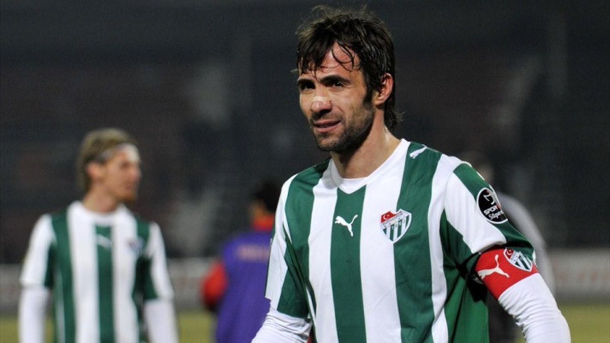 UnutulmazSL's tweet photo. Ömer Erdoğan

Uyruk: Türkiye 🇹🇷
Pozisyon: Defans
Süper Lig Kulüpleri: Erzurumspor, Diyarbakırspor, Galatasaray, Malatyaspor, Bursaspor
Süreç: 1998-2013

Süper Lig İstatistikleri:
Maç: 401
Gol:   25

#ÖmerErdoğan #SüperLig #Galatasaray #Bursaspor #unutulmaz #hatıra #futbol https://t.co/bqcJPmTd5d