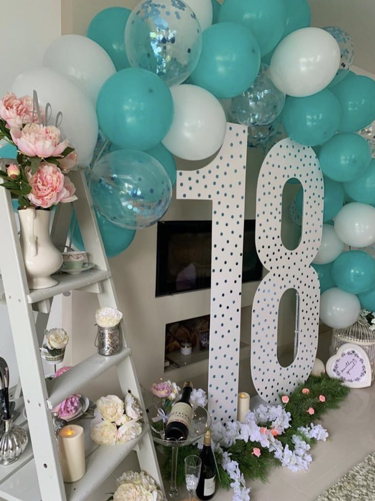 Somethi19093555's tweet photo. Tiffany themed balloon arch, DM us for enquiries ๐
#balloon #tiffanytheme #tiffany #party #partyplanner #blueballoon #balloons #birthday #birthdayparty #decoration #birthdaydecoration #bournemouth #christchurch #southbourne #localpartystore https://t.co/9Sy4cViBq6