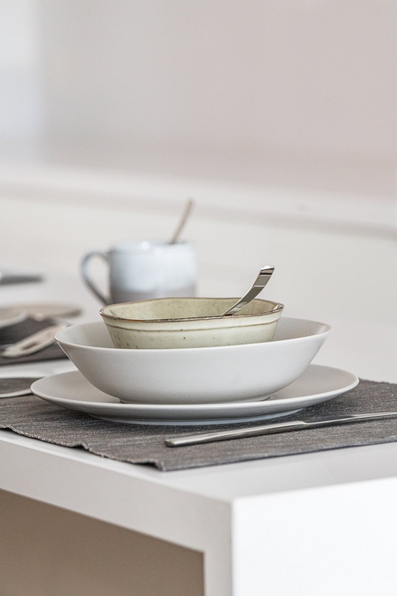 tindas's tweet photo. En esta vivienda utilizamos toda la planta baja para crear un espacio continuo de cocina y salón, generando diferentes áreas gracias a la distribución de los elementos. En ella, la escalera se convierte en protagonista.✨⁠
·⁠
#tindasproject #interiorismo #interiorismobarcelona https://t.co/9PT6JcMoJR