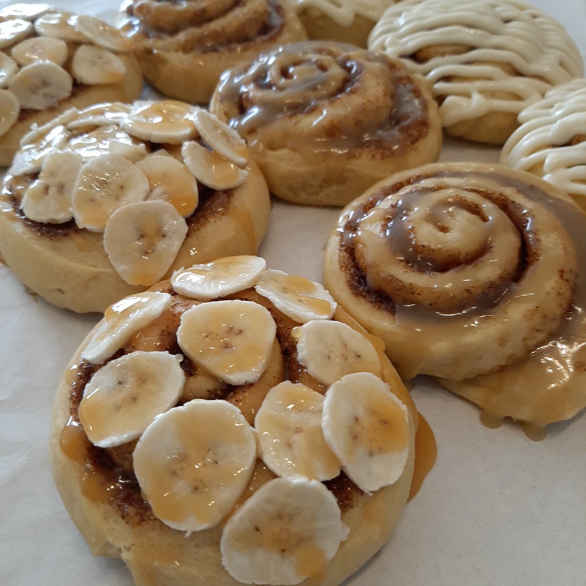 TheRollingPin7's tweet photo. 'Make Your Own Box' - Assorted Cinnamon Rolls, suiting your tastebuds! ๐ #qualityyoucantrust
Kindly DM for orders or queries.
We Deliver! ๐
#homebaker #nairobibaker #cinnamonrolls #makeyourownbox #assortedbox #assorted #sugarcravings #bakedwithlove #freshlybaked https://t.co/h5WLHnfcaN
