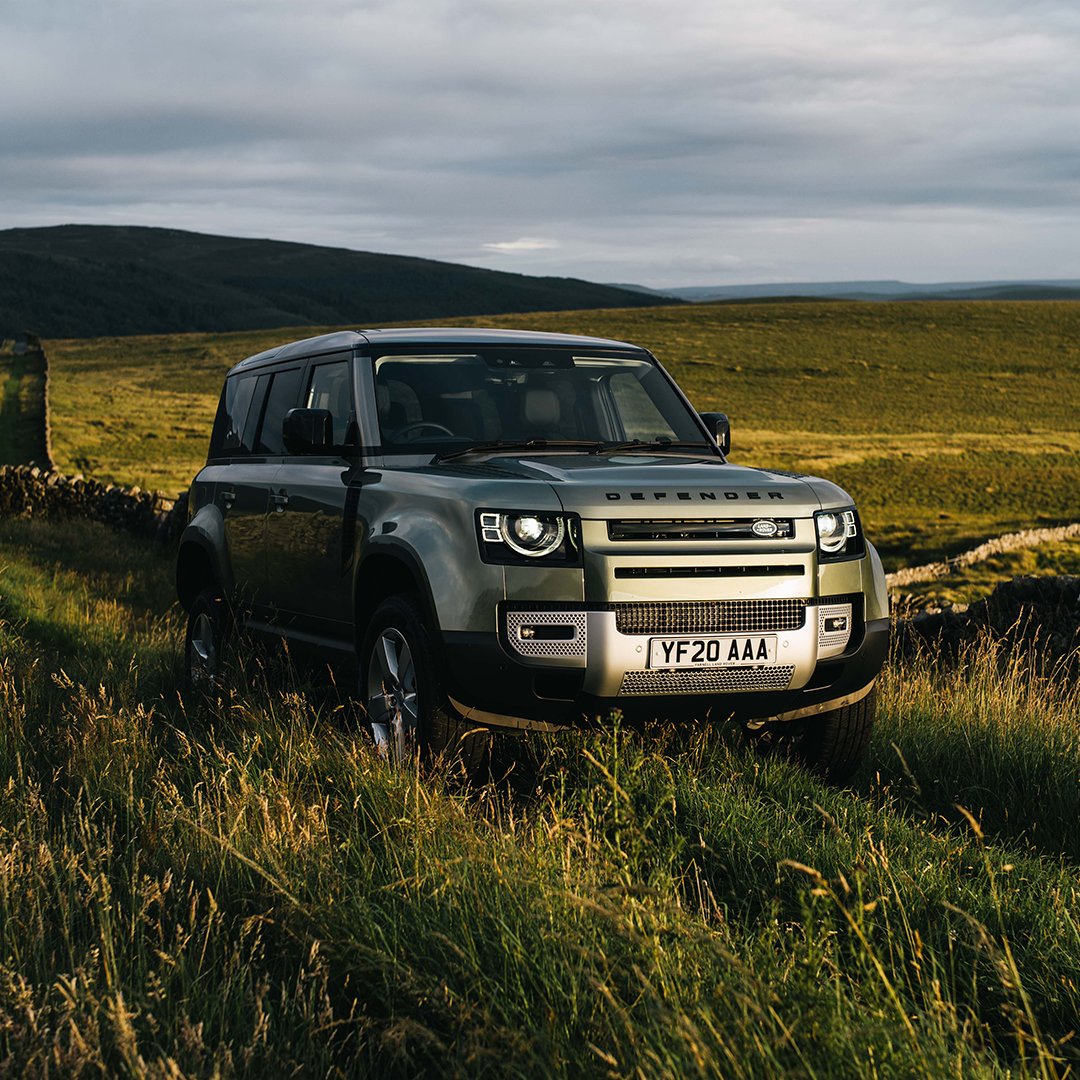 RangeRover's tweet image. Go explore, your way. Configurable Terrain Response technology in the New #DEFENDER lets you personalise off-road performance to suit any adventure. Learn more: bit.ly/2meRDFF 📸: Spencer Bentley #TeamDefender #NewDefender