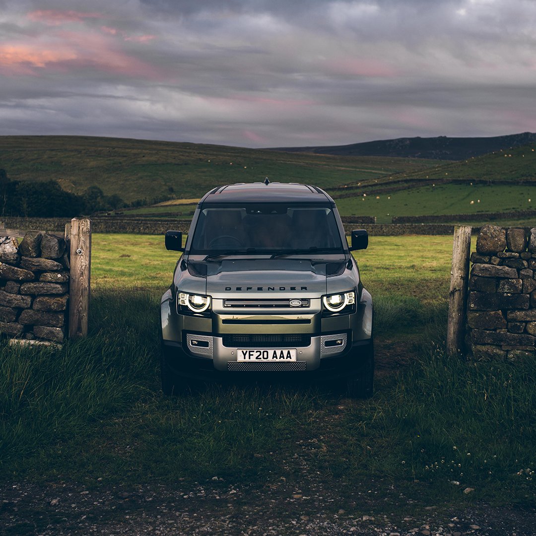 RangeRover's tweet image. Go explore, your way. Configurable Terrain Response technology in the New #DEFENDER lets you personalise off-road performance to suit any adventure. Learn more: bit.ly/2meRDFF 📸: Spencer Bentley #TeamDefender #NewDefender