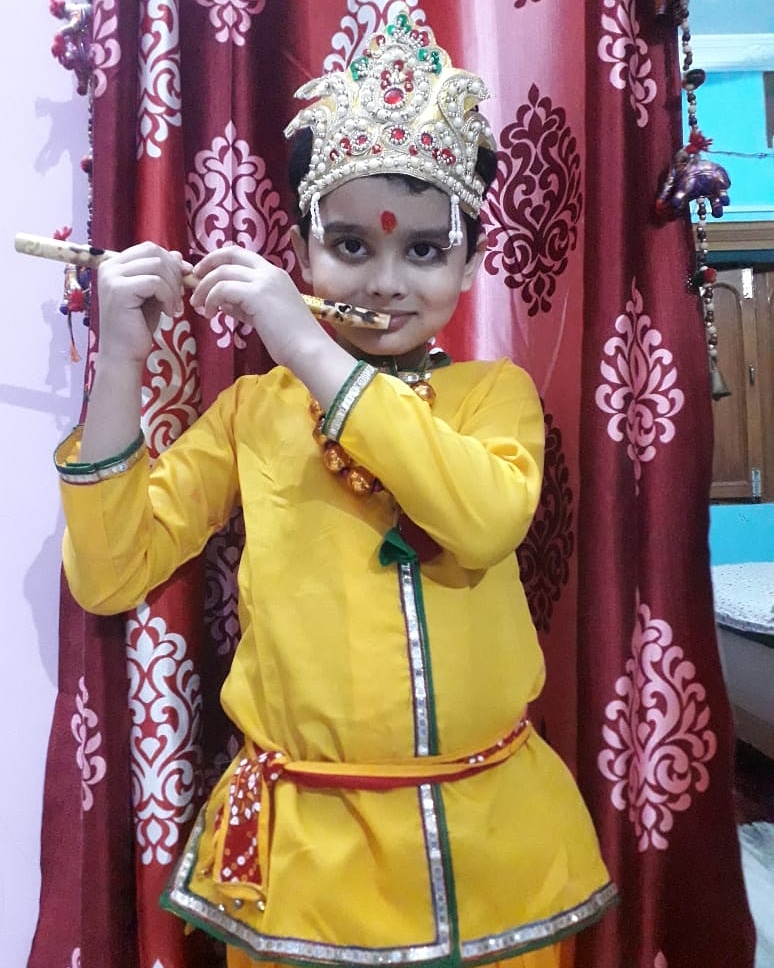 imAsingerNisha7's tweet photo. Cutest krishna :) 😘❤

#KrishnaJanmashtami2020 #krishnajanmashtami #krishnashtami https://t.co/tDen23Q2PT