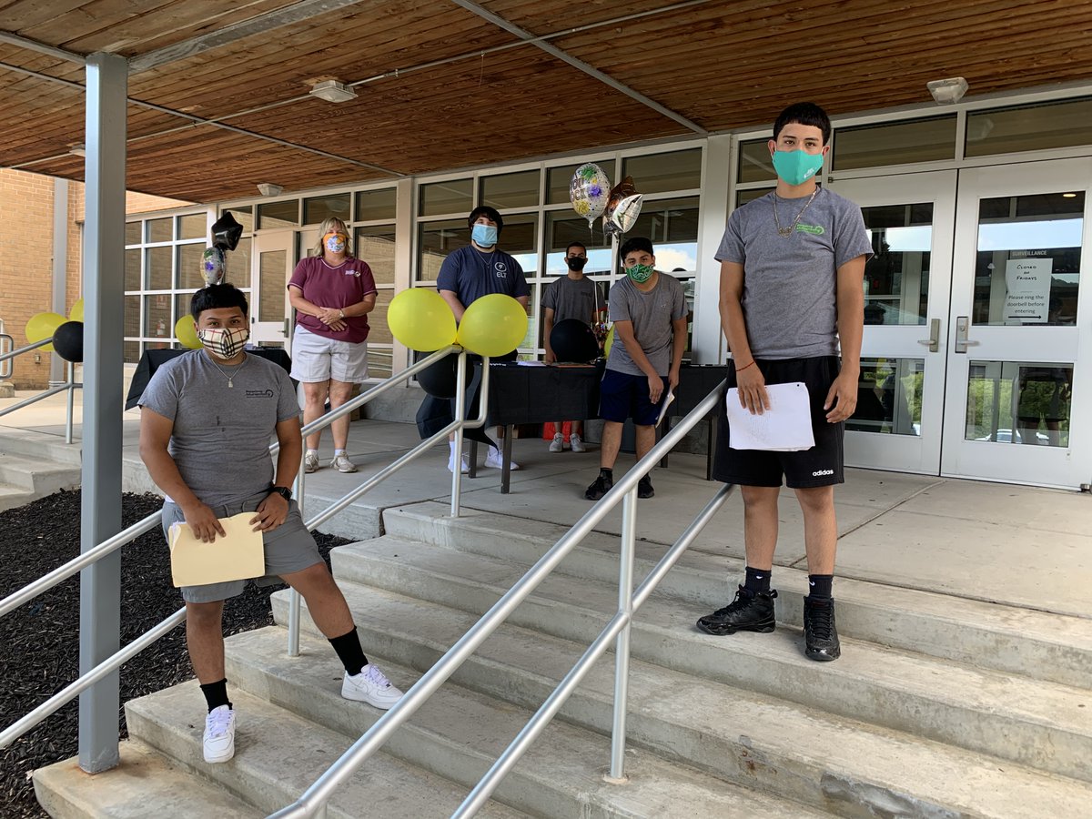 RdgMuhlCTC's tweet photo. Nothing can stop our students from putting their skills to work...not even a pandemic. Yesterday, 20 of our summer interns received their stipend checks. Special thanks to the donors & employers who made the internship possible! Congratulations everyone! #RMCTC https://t.co/XJmI9RcIwh