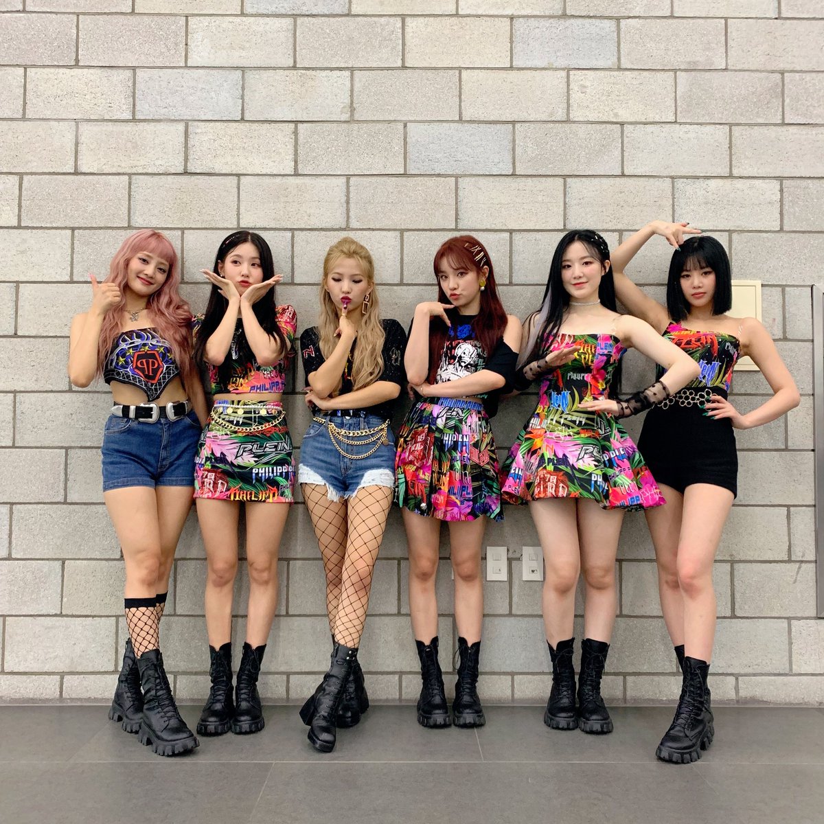 группа g idle hwaa. Yuqi gidle. Lady gidle текст. G idle сеньорита. Gidle участницы.