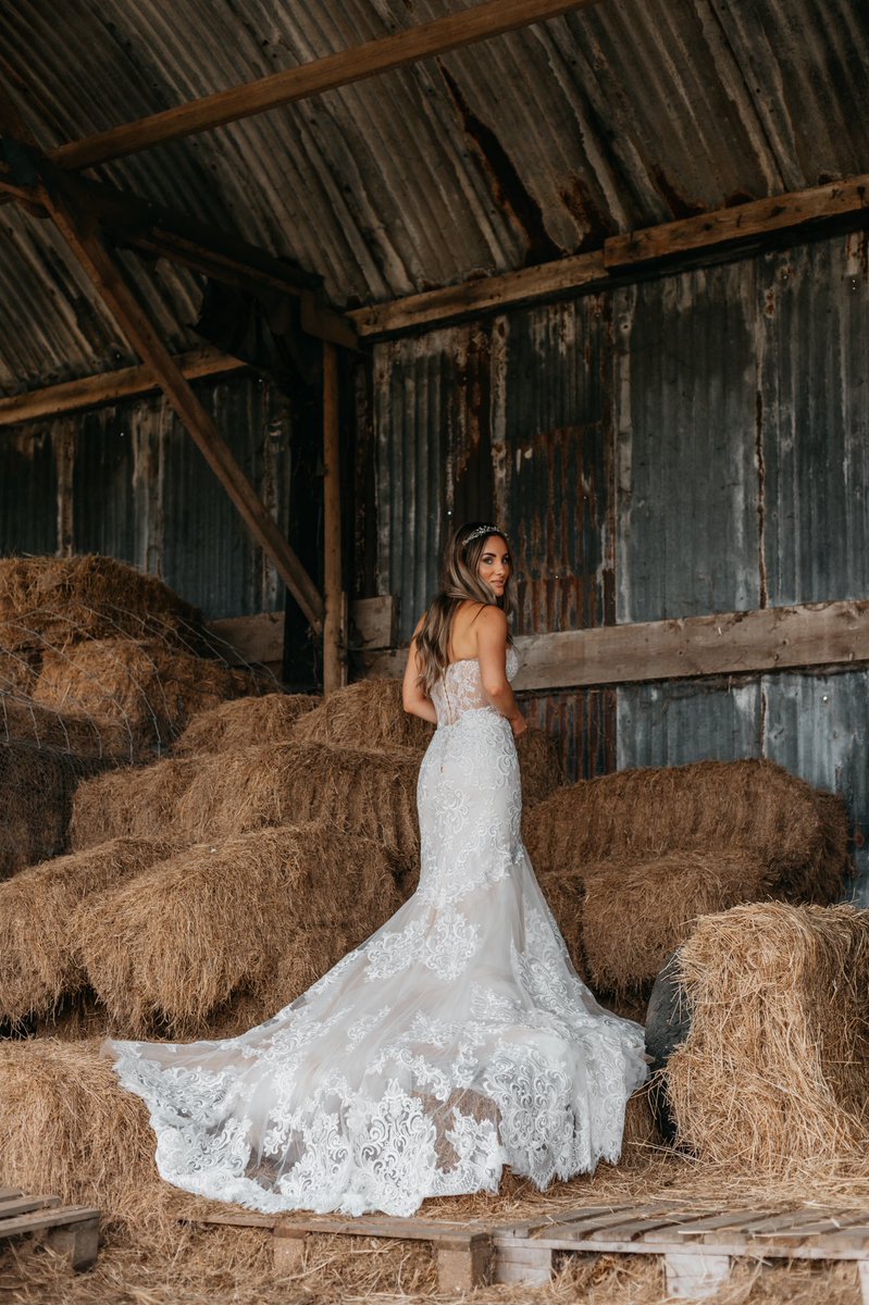 We have been desperate to use our traditional and totally unique Dutch Barn as a backdrop for so long now. We think it creates the most amazing rustic chic style and highlights the pure luxury of a stunning white dress.

Dress from @littlelondonbrides 
Photographer @meredithamyxu
