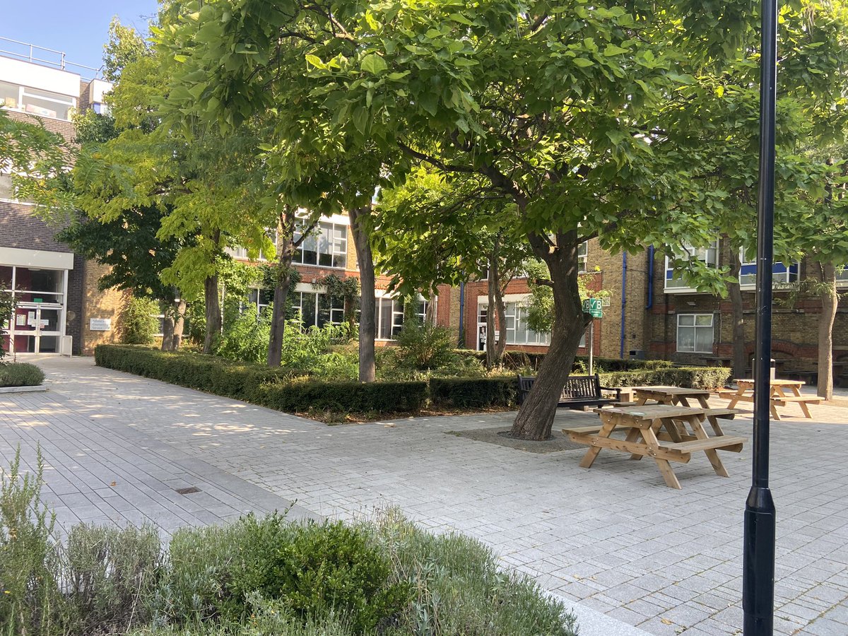 AlastairHackney's tweet photo. On campus this morning to film some @QMULGeography welcome talks and reminded how lovely a campus @QMUL has for work and study in the heart of London! https://t.co/nT85YQAC1d