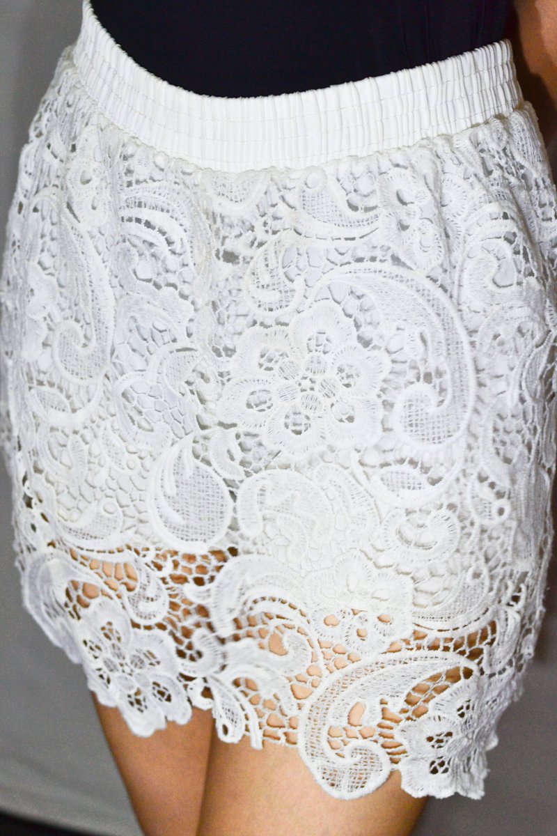 chencreates's tweet image. WHITE LACE SHIRT
Price: P99

SIZE: M
CONDITION: 9/10
ㅤ
The item have been used heavily.
All items in excellent condition unless noted.