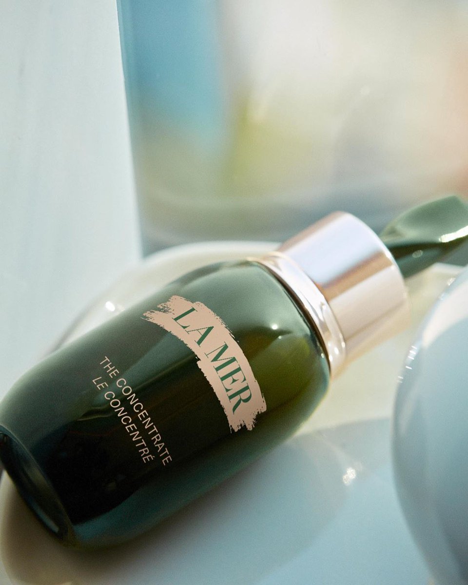 GoldenStarMY's tweet photo. [11/08/20 IG Update]   
Jessica : Who loves #TheConcentrate from @lamer as much as I do? Stay tuned to find out why I love this miracle in a bottle so much! 🌊✨
#LaMerInfluencer
#JessicaJung https://t.co/yiA9zjkj4E