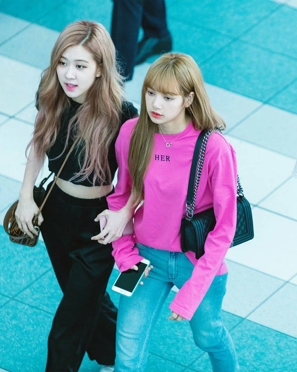 _ChaeLisa_BP's tweet photo. BLACKPINK IN UR AREA!!🔥🎉
#ExaBFF #ExaBLINK #Chaelisa https://t.co/xAMcwW7M5t