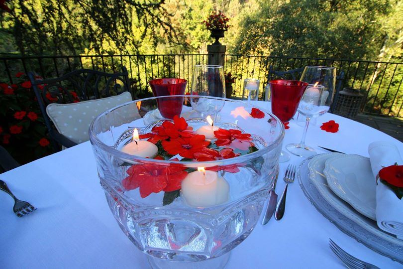 torredorio's tweet photo. Cenar en la terraza con vistas al río es una de las cosas que más nos gusta hacer en verano. 
#TorredoRío #HotelRural #HotelconEncanto #HoteldeNaturaleza #CaminodeSantiago #CaldasdeReis https://t.co/aBo0YX6Pkz