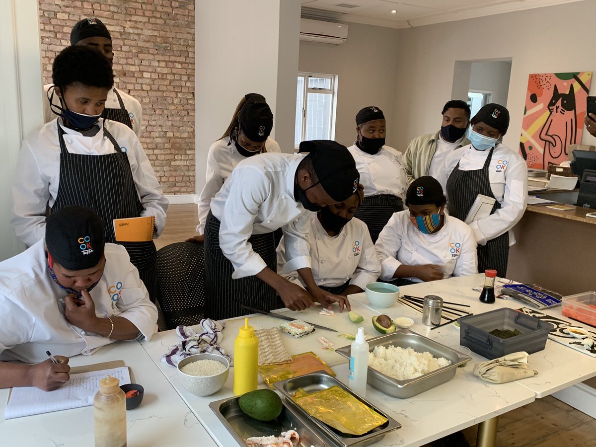 Was a pleasure hosting some of the young “chefs to be” from @cooktastichub this afternoon, enlightening them on the craft and art of sushi making 👨‍🍳 🍣 

#sushi #givingback #sushichef #capetown #salushi #claremont