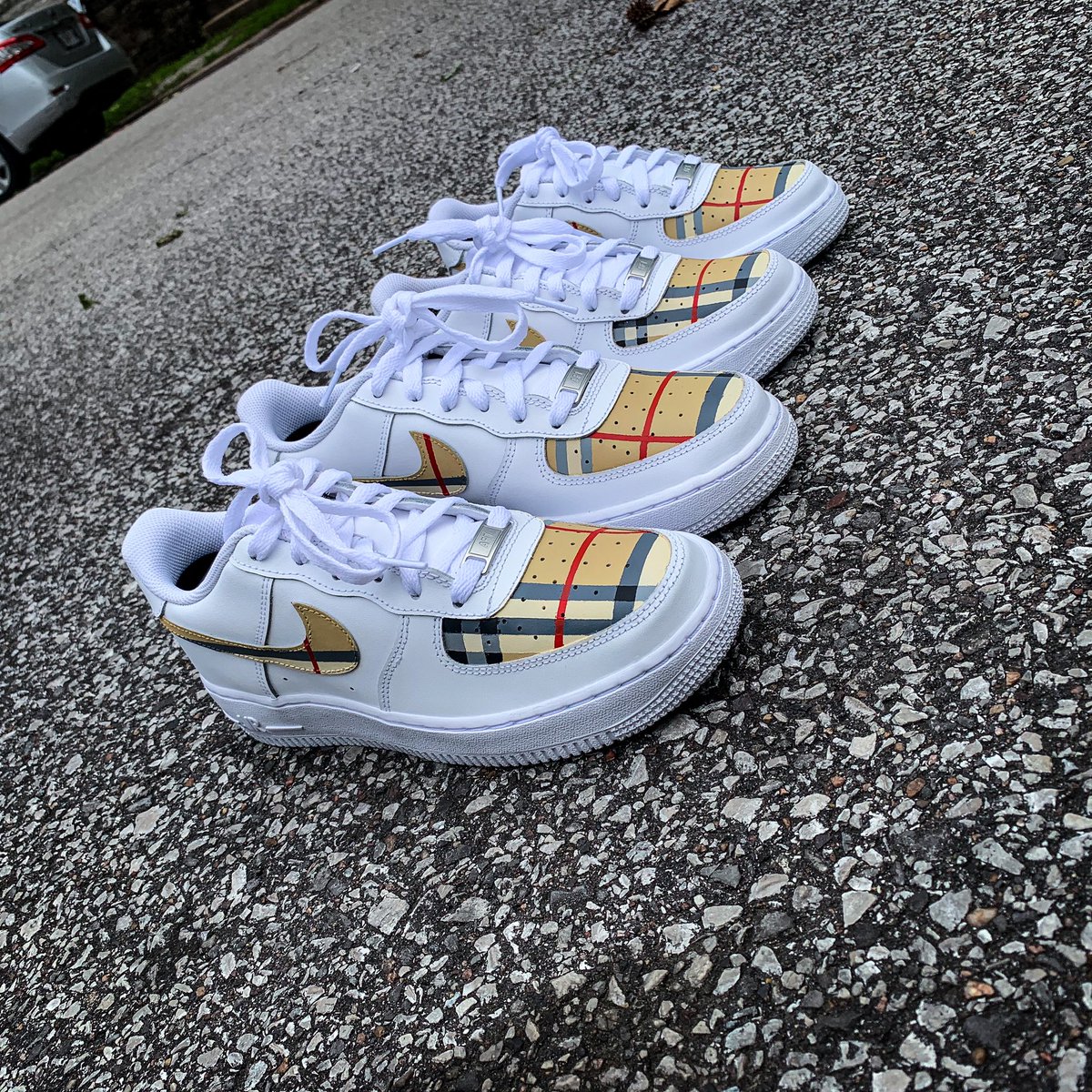 BShow25's tweet photo. 🚨🚨🗣Custom Alert ‼️🚨🚨
.
Burberry Air forces‼️🔥🔥🔥
.
His &amp; Hers‼️
.
Share Repost‼️
.
#airforce1 #custommade #customshoes #customairforceones #burberry #explore #explorepage #exploremore #stl #stlouisgram #progressnotperfection #workingfromhome #grind #grindmode #hisandhers https://t.co/1uikwX7tXl