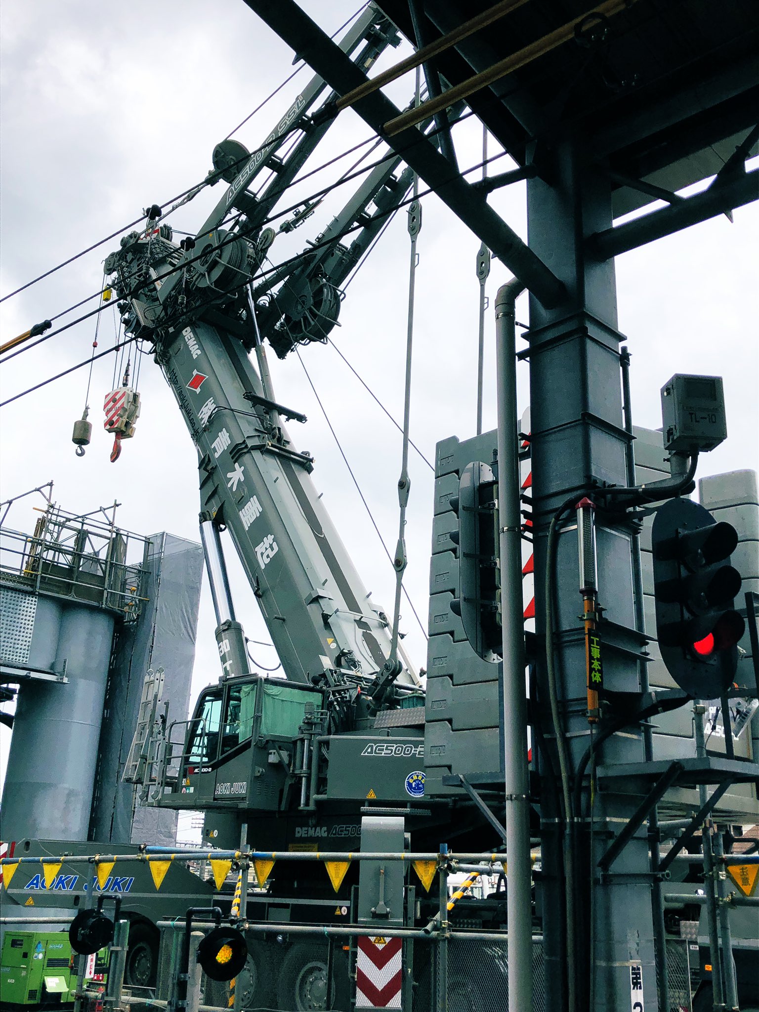こたゐ かっこいい機械 池袋駅の工事にいた えらくかっこいい重機 とてもかっこいいのでずっといてほしいとおもってた T Co W2v3wdkfxm Twitter
