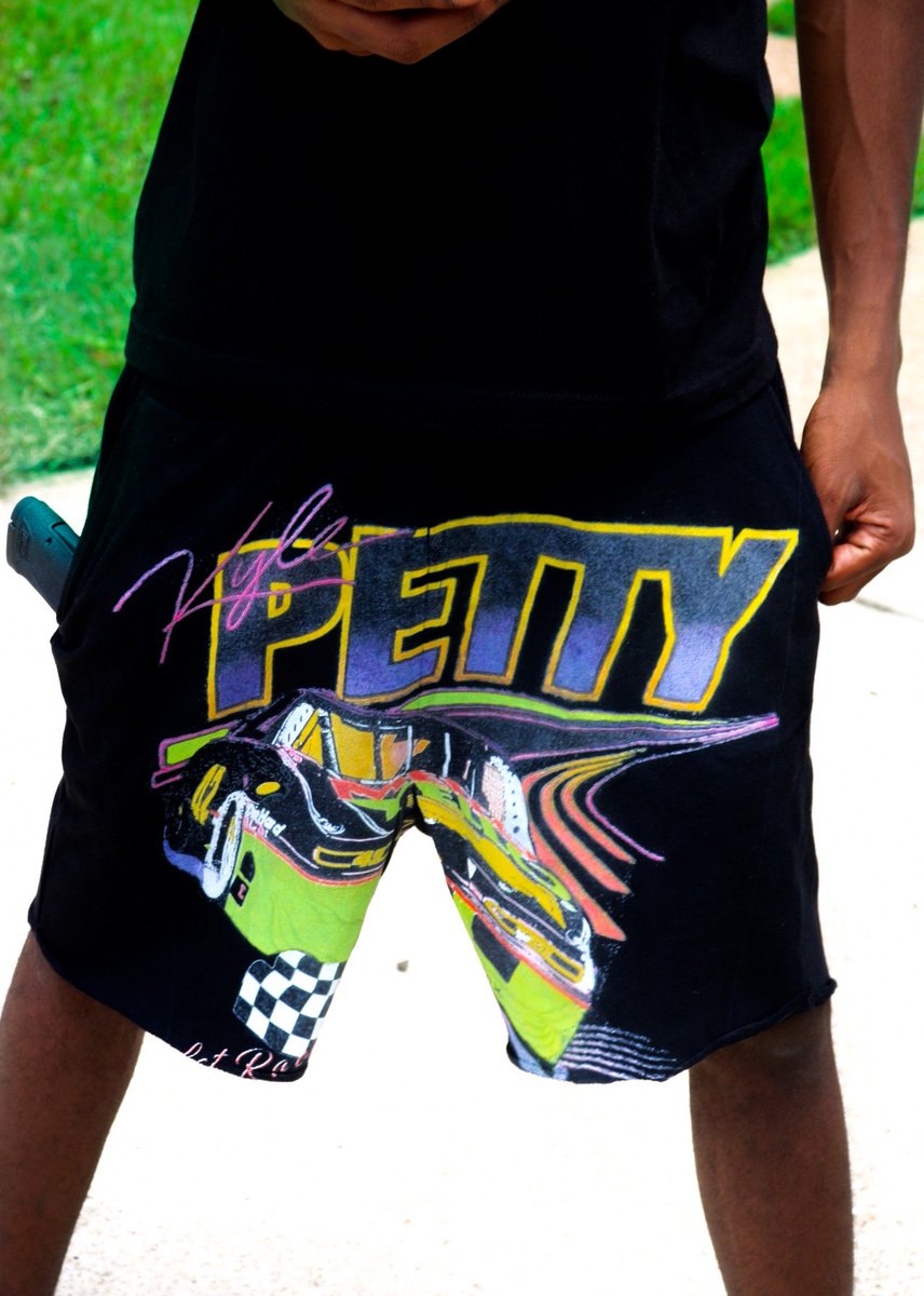 itzchrisho's tweet image. NASCAR SHORTS OUT NOW!!

LIKE,RT,AND FOLLOW FOR A FREE PAIR