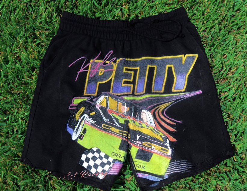 itzchrisho's tweet image. NASCAR SHORTS OUT NOW!!

LIKE,RT,AND FOLLOW FOR A FREE PAIR