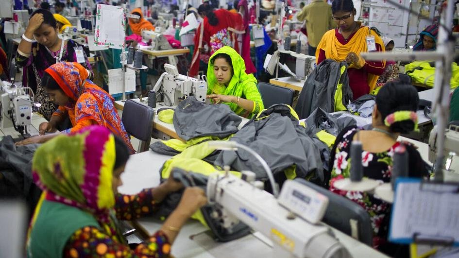 euronewsgreen's tweet photo. On Twitter right now, the team at @No_Sweat with @OhSoEthical are calling out major fast fashion chain @peacocks. 

The brand's billionaire owner Philip Day owes Bangladeshi suppliers £27m.

Exploitation is at the core of fast fashion 👉 https://t.co/G5hlTbezi7

#PeacocksPayUp https://t.co/7jba0gVtZq