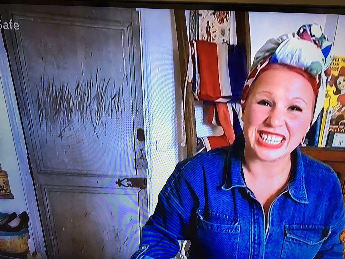 LaLouKaLaLouKa's tweet image. Angel’s attic work room door disturbs me, as if a member of the Bagliere family had been locked in there at some point #Scratchmarks #clawmarks #escapetothechateau #ettc @Channel4 #angelstrawbridge