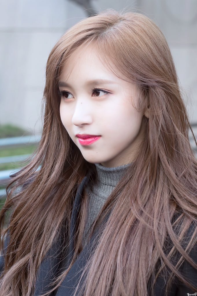 40. light chestnut brown-haired Mina can step on me anytime   #ExaONCE  #ExaBFF  @JYPETWICE