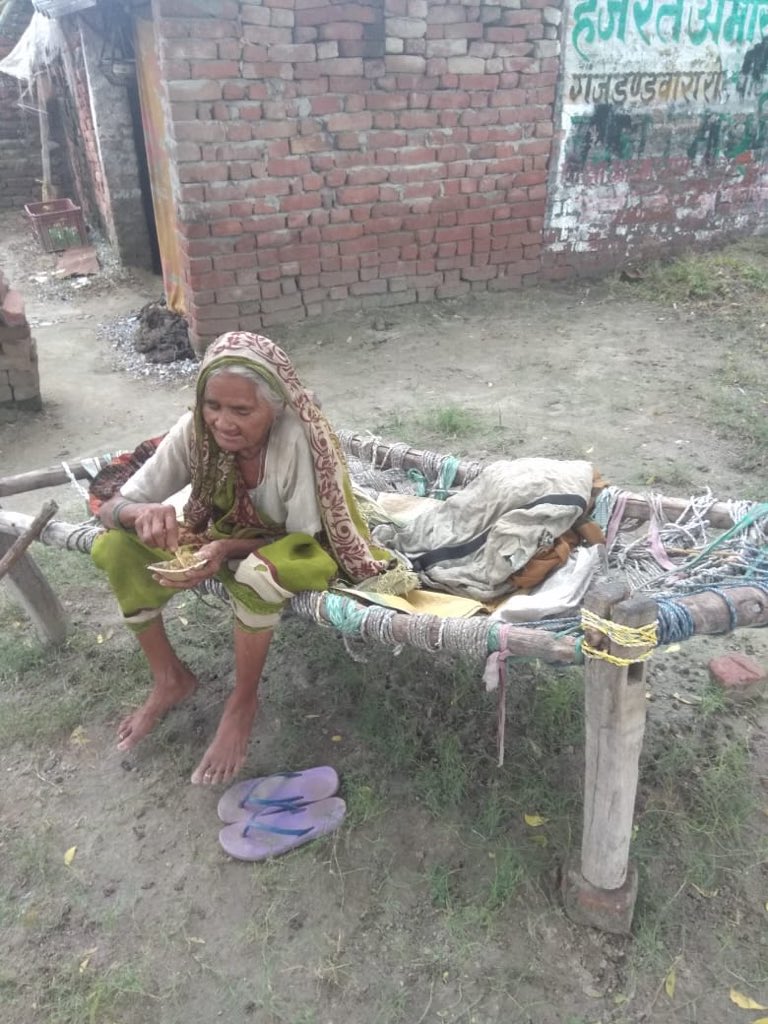 In the same village people with 50 bigha agricultural land with multiple source of income have BPL Card and availing all the government help. She need help..  @ChandrakalaIas  @myogioffice  @SonuSood  @ravishndtv