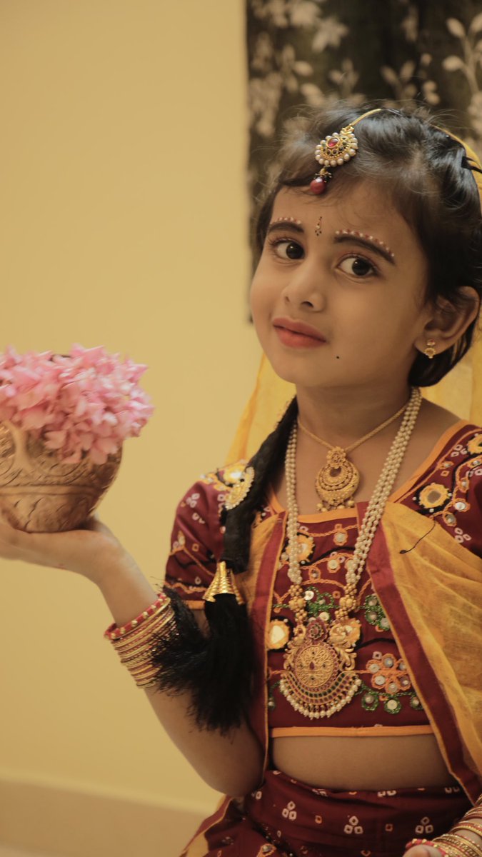 GoodKritis's tweet photo. Radhe Radhe @GoodKritis 
kritisgoodlife 

Krishna Janmastami

#krishna #krishnamurti #krishnaconsciousness #radhakrishna #radhakrishn #radha #festivalfashion #festival #fest #festivalseason #festivalmakeup https://t.co/WxuenOnVXy