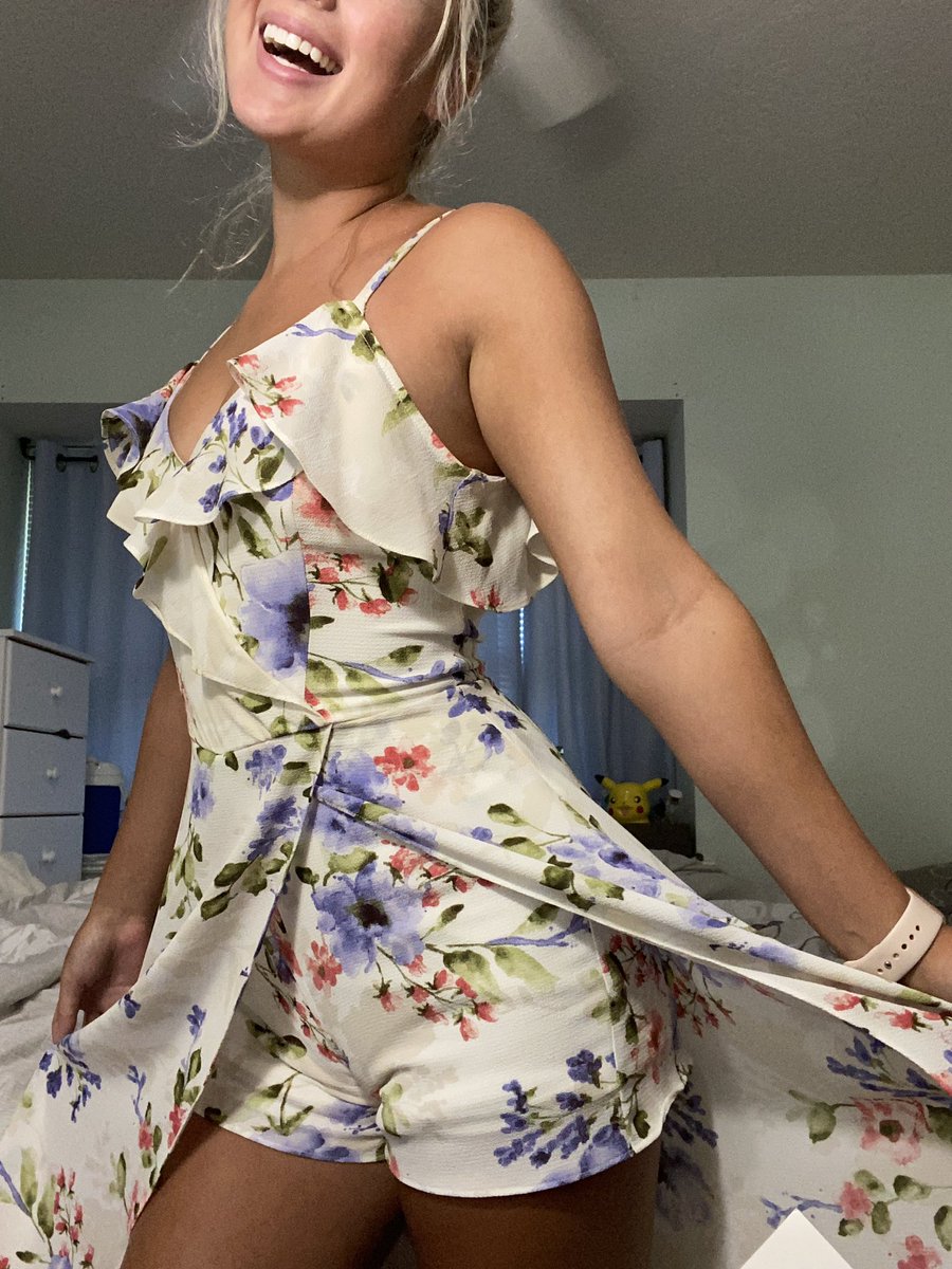 katieranwhere's tweet photo. why do i dress up everytime i go to walmart😌 https://t.co/anRW9TYy7u