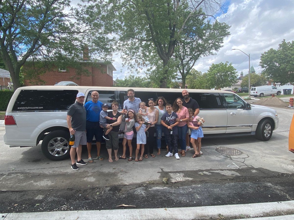 A Celebrity Limousine tweet media