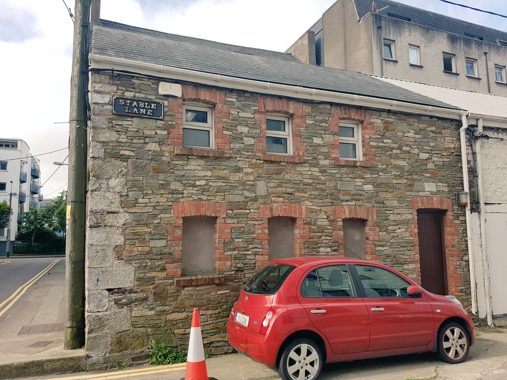 another vacant property in  #Cork city centre this old stable was rebuilt 20 years ago, from research it's been empty for a long while should be someone's home, workspace  #homelessness  #culturalheritage