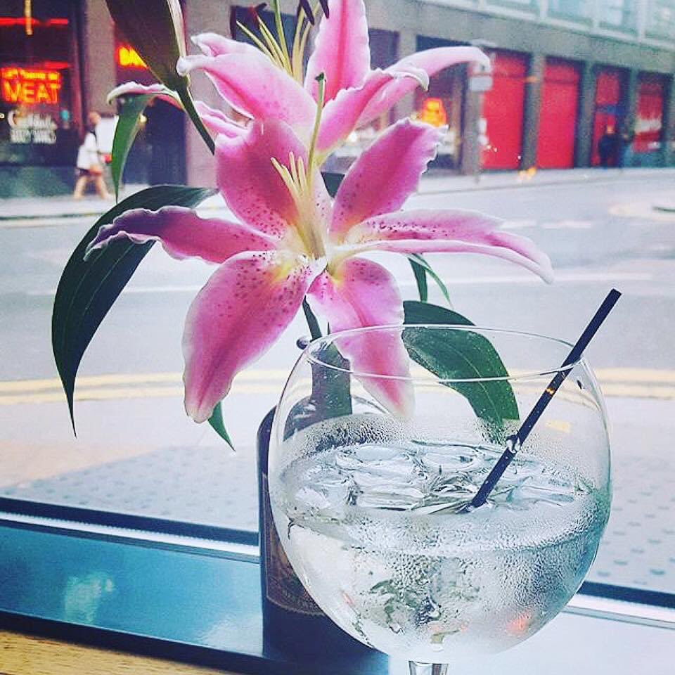 Nice day for a gin don’t you think? Want to find out more about our range of food and drink then come and find us today at 40 Hanover Street! ❤️🙌 ropewalksbarandkitchen.com #liverpool