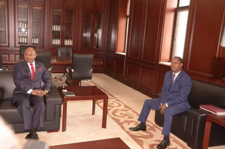 #Burundi Le Premier Ministre CPG Alain Guillaume Bunyoni a reçu en audience l'<a href="/OmbudsmanBI/">Burundi Ombudsman</a> Édouard Nduwimana pour revoir l'état de leur collaboration.