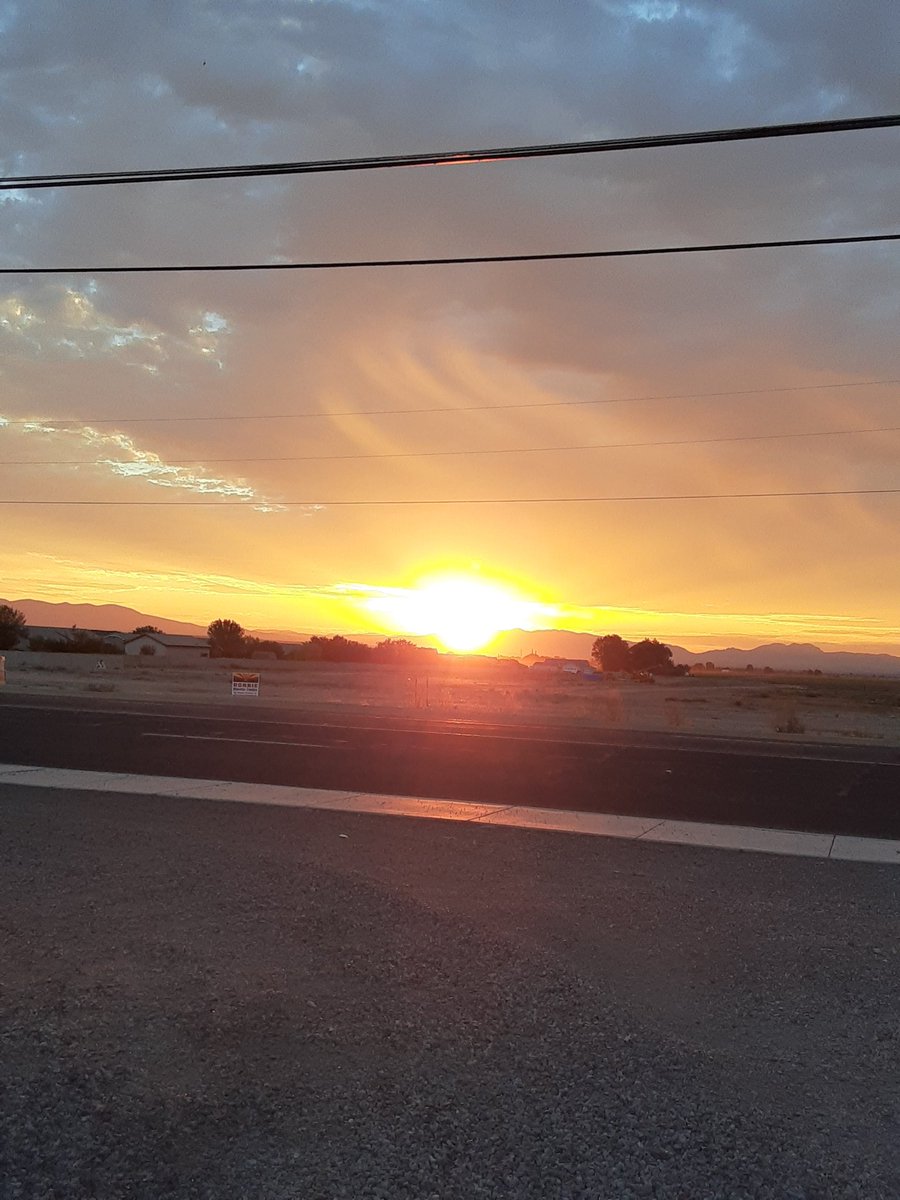 ILANDBOYSrAWSom's tweet photo. Good morning America # breath taking sunrise https://t.co/dD6yC9kkax