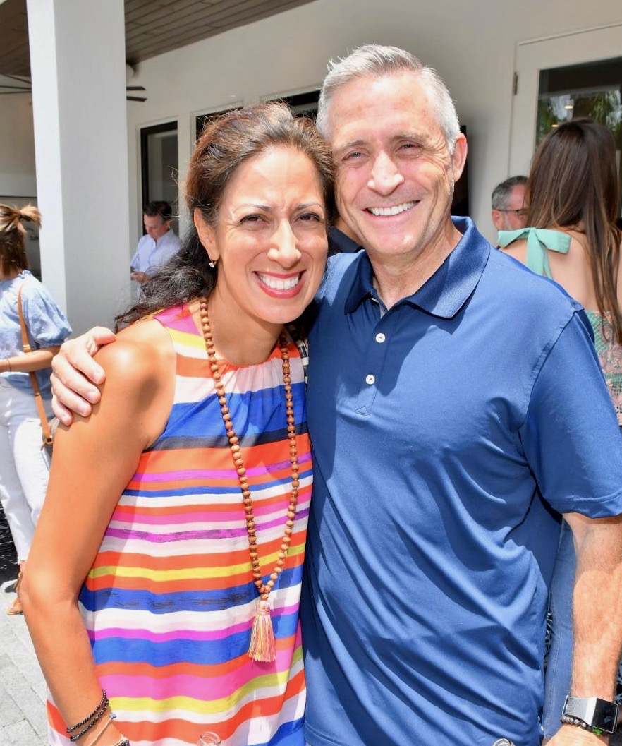 USFMBB's tweet photo. Wishing more 𝙇𝘼𝙐𝙂𝙃𝙏𝙀𝙍, more 𝙅𝙊𝙔 and more 𝙇𝙊𝙑𝙀 for the both of you for many more years to come. 

Happy 𝙎𝙄𝙇𝙑𝙀𝙍 Anniversary to @CoachBGregory and @YvetteGregory. 💕🎉 https://t.co/1dNvyIuKy2