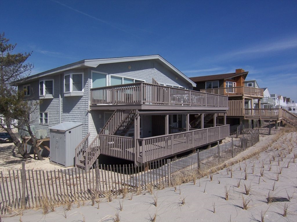 LBIRentals's tweet image. Homeowner accepting #Chowderfest weekend rental also weekend/weekly rentals all through October. 2nd Floor #Oceanfront #LBI #vacationrental Condo w/ panoramic ocean views. Info mancinirealty.com/rental.php?id=… 5003 S Bay Avenue #Holgate
Bedrooms: 3 Bathrooms: 2.5 Sleeps: 8 @mancinirealty1