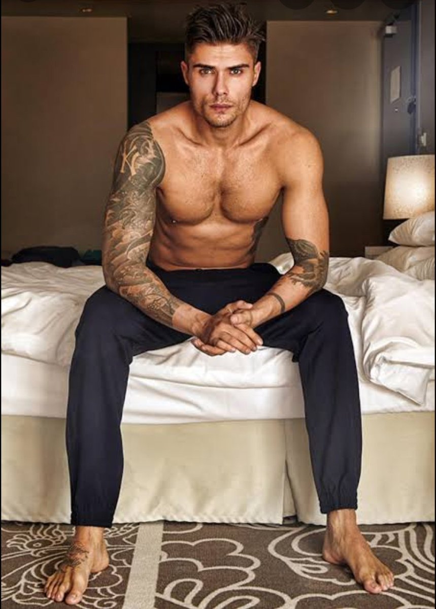 Artık yaşayan bir ölüyüm..