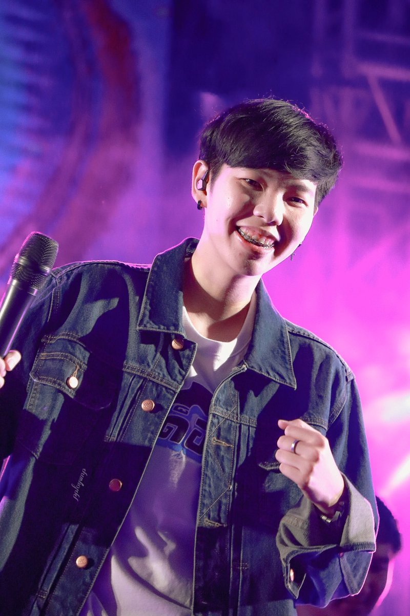 Kanoksri1991's tweet photo. ชอบแบบนี้ ก็ชอบแววตาแบบนี้ ชอบรอยยิ้มแบบนี้ #DJนุ๊กปายที่SingRadio https://t.co/mcQUFSGdJT
