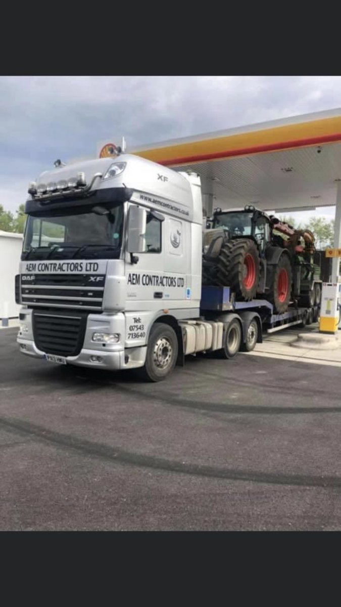 Out in lorry collecting and dropping off this bit of kit!  #surrey #sussex #lowloader #DAF