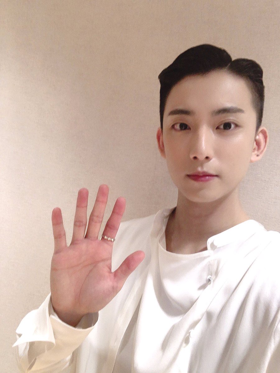 _B1A4OFFICIAL's tweet photo. [#B1A4air▶️] 잠시 후 10시 50분, 'MBC every1 연애는 귀찮지만 외로운 건 싫어!' 가 첫방송 됩니다😍 실력 외모 다 가진 최고의 보디가드 '정훈' 으로 변신한 #공찬💚 모두모두 본 방 사 수‼️

#B1A4 #GONGCHAN https://t.co/RIibkqC5HK