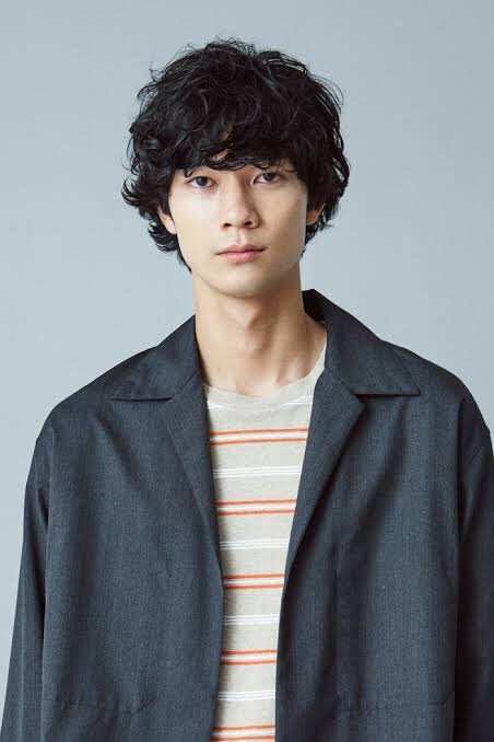 つちー A Twitter ツイストパーマってやつとスパイラルパーマってのの混合だからまあ間違ってはないかな ツーブロックにしておくと横に広がりにくいからヘアスタイル崩れにくいよ