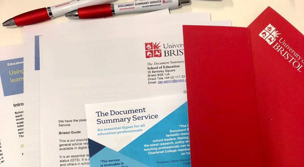 SOEBristol's tweet photo. Our most downloaded #DocumentSummaryService reports in recent months have been about:
π·#COVID19
π home learning during the #lockdown
π»#online #teaching - what does & doesnβt work
πKey Stage 3 English classrooms
Read the SOE blog to find out more: https://t.co/3jGXTzWi6f https://t.co/yNnN81zt6N