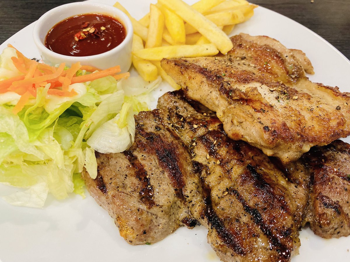 T_Aiemkumchai's tweet photo. มื้อเย็นยั่วๆจ้า หม่ำหม่ำทั้งหลาย 5555 #ภณคนคิวท์ https://t.co/riDh4IdQxp