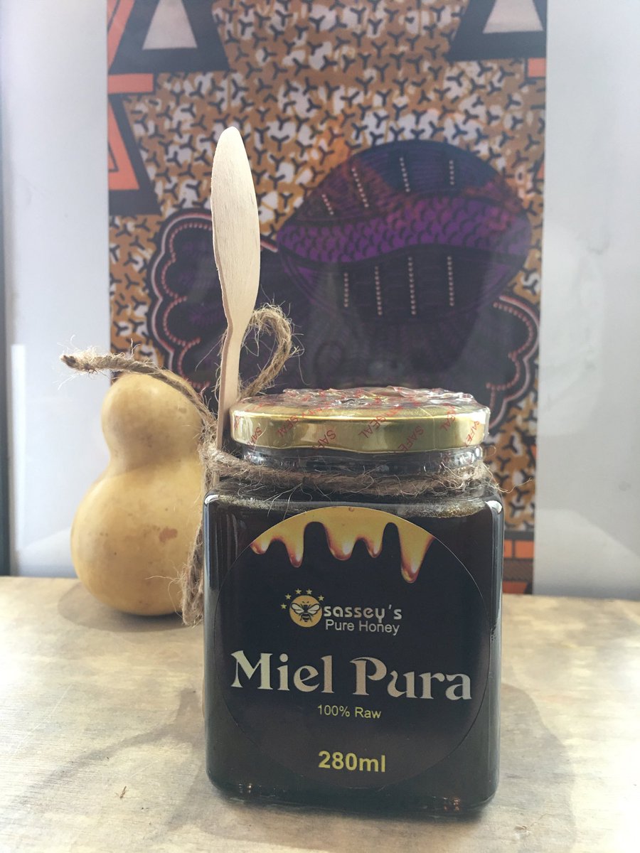 Honey 🍯 is nature’s most interesting sweetener. A pure and unadulterated honey 🍯 will surprise you with its taste, color and smell which reflects the flora from which the bees 🐝 collect their nectar. #sasseyspurehoney Contact us on 0549205168 to place your order now 🍯🍯🍯🍯🍯