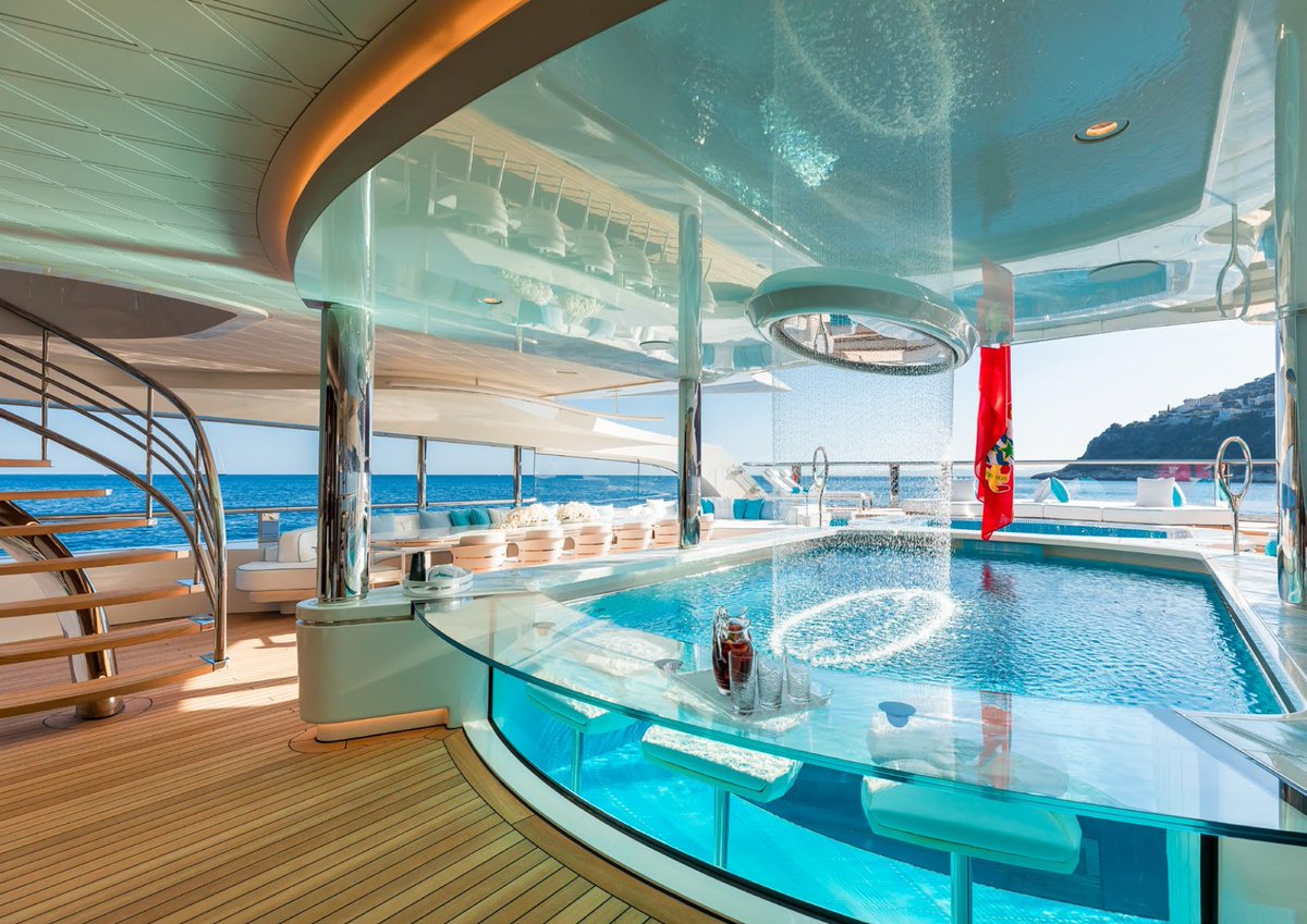 michaelleachltd's tweet photo. MY Lady S is the perfect yacht for a heatwave, whether you are enjoying the 6m swimming pool, playing basketball on the foredeck or striking some golf balls off the helideck. Not to mention the spa, steam room, plunge pool &amp; beach club! MY Lady S has it all. #superyacht https://t.co/YQwj00kub7