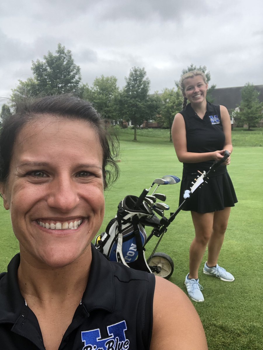 mrshuber87's tweet photo. This girl will keep us smiling all day during the Sycamore Invitational! It’s a gorgeous chilly day for golf! @WaldenPonds @HHSBigBlueAD https://t.co/Nxqo8SS8AU
