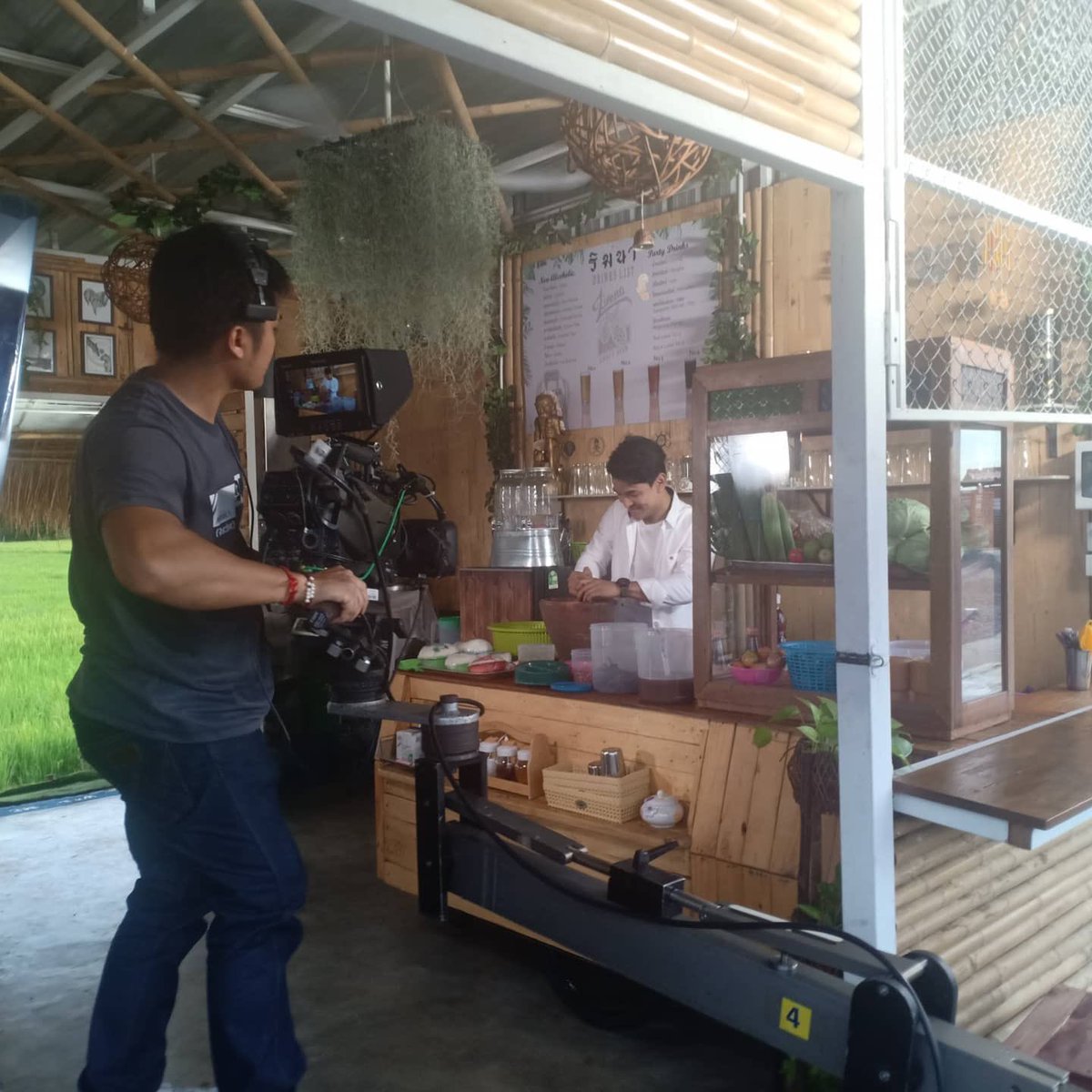 gunthestarclub's tweet image. 📣📣  กัน นภัทร ถ่ายทำละคร #ผู้ใหญ่สันกำนันศรี  RepostBy @limna345: 
"Production for thai series today #onechanel 
รอติดตามละครไทยเรื่อง #ผู้ใหญ่สันกำนันศรี
เร็วๆนี้คราบ💚💛❤️
😃🌾🌾🌾🌾🌾🌾
.
#gunnapat23 
#gunnapat 
#gunthestar6 
#gunthestar 
#กันนภัทร